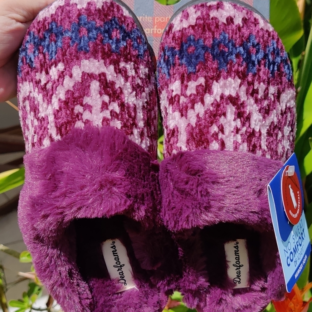 ⭐HP⭐ NWT - DEARFOAMS - Purple memory foam slippers - Sz M